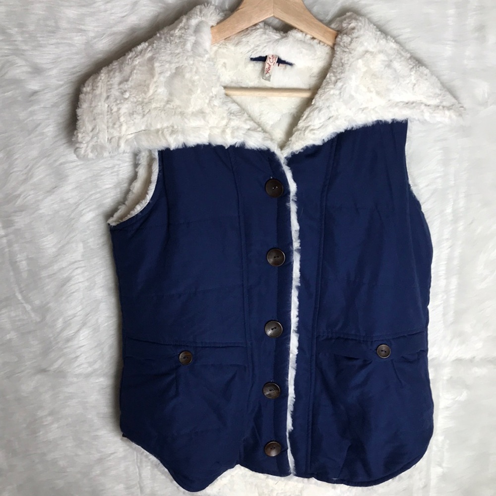 Red Camel navy fuzzy vest with wooden buttons